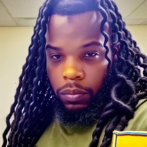 Meet your Posher, Dominique